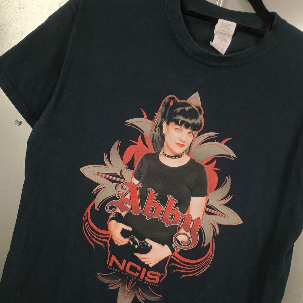 NCIS Abby Vintage Y2K Emo Grunge Goth TV Show Shirt Medium Promo Series Cyber